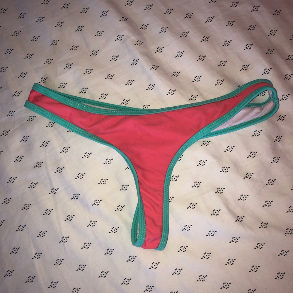 Chooks la bikini bottom